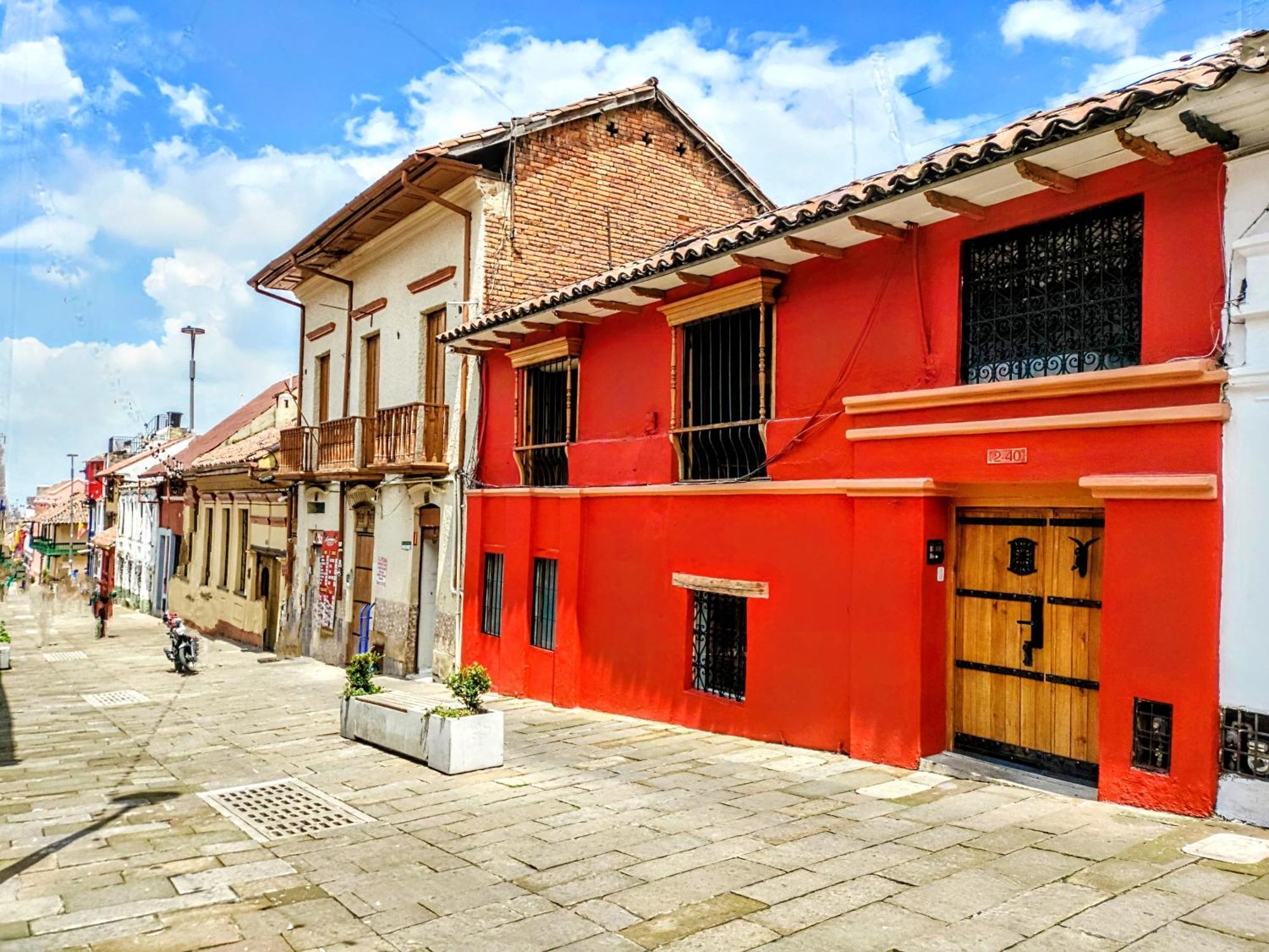 Apartaestudios La Candelaria Богота Экстерьер фото